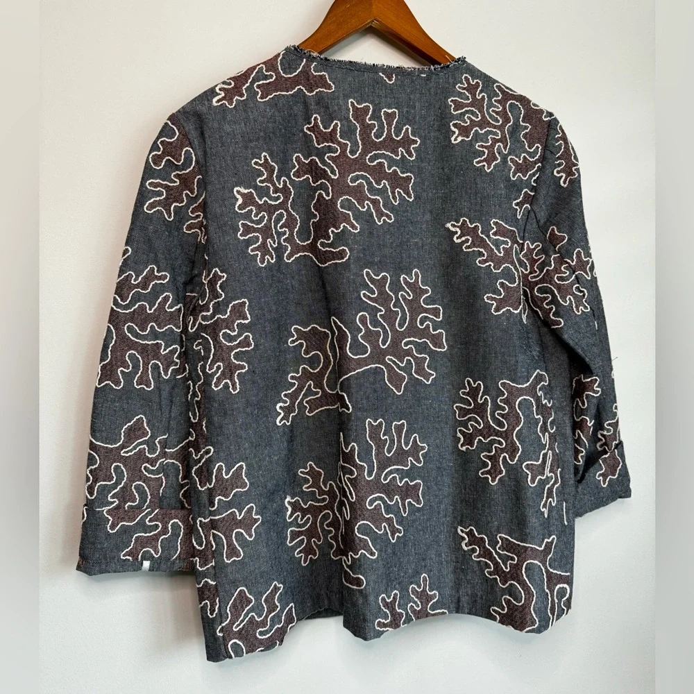 Embroidered Crew Neck Jacket - Picture 9 of 13